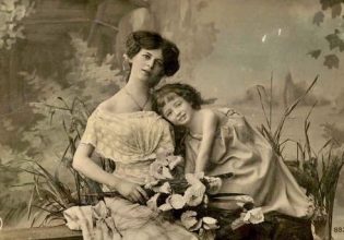 Πώς η Γιορτή της Μητέρας έγινε ο χειρότερος εφιάλτης της ιδρύτριάς της