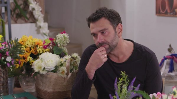 Η Γη της Ελιάς Ο Μάνος φτάνει στα όριά του και το μυστικό του κινδυνεύει να αποκαλυφθεί