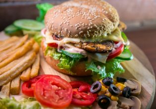 Αλυσίδες fast food στο κυνήγι του χρόνου – Πόσο γρήγορο είναι το «γρήγορο φαγητό»;