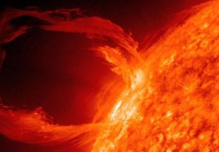 Πανίσχυρη ηλιακή καταιγίδα μπορεί να χτυπήσει τη Γη τα επόμενα 24ωρα
