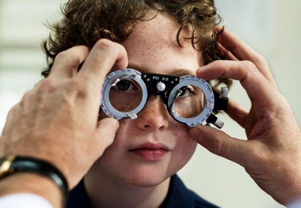 Πώς η πανδημία έβλαψε την όραση των παιδιών σε όλο τον κόσμο