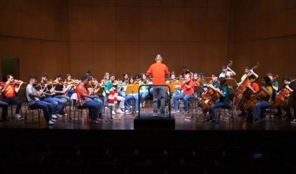 Ο ύμνος του Ολυμπιακού από την Καμεράτα Τζούνιορ (vid)