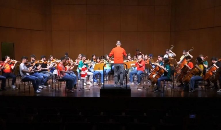 Ο ύμνος του Ολυμπιακού από την Καμεράτα Τζούνιορ (vid)