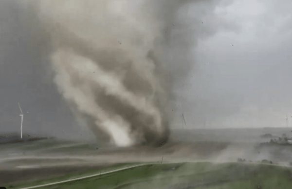 Αϊόβα: Νεκροί και τραυματίες από ανεμοστρόβιλο