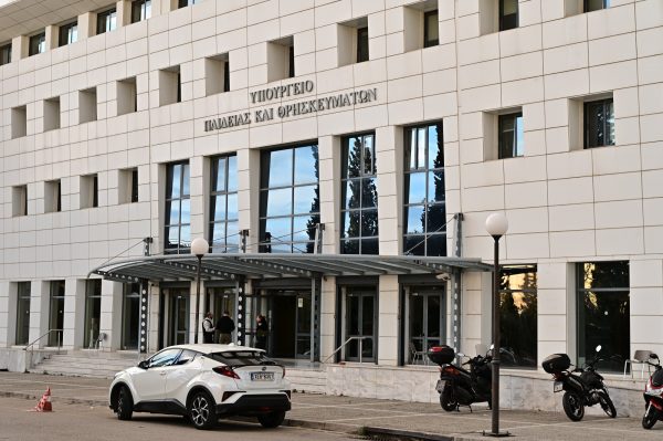 Νεοελληνική Γλώσσα: Τι λέει το υπ. Παιδείας για τις αστοχίες στα θέματα εξετάσεων για τα Πρότυπα Γυμνάσια