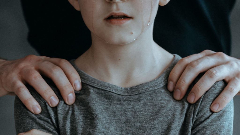 Ηράκλειο: Προσωρινά κρατούμενος ο 51χρονος νονός που κακοποιούσε σεξουαλικά το βαφτιστήρι του