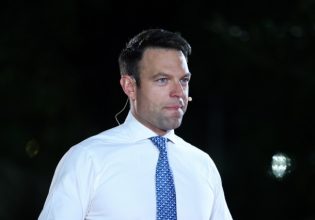 Κασσελάκης: Ανάσταση στην Κέρκυρα και μετά «υπόσχεται» σκληρό ροκ για την ακρίβεια 