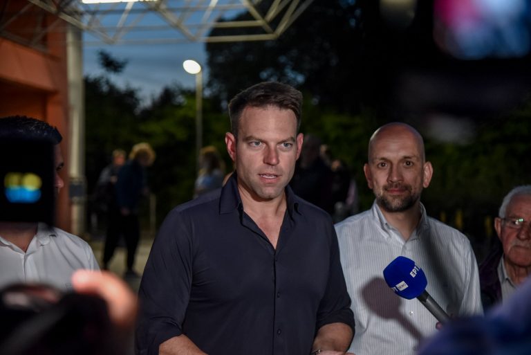 Στέφανος Κασσελάκης: Περιοδεία του προέδρου του ΣΥΡΙΖΑ στη Βόρεια Ήπειρο χωρίς να επισκεφθεί τη Χιμάρα