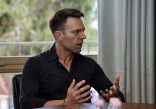 Στο στόχαστρο του Κασσελάκη ο Γεωργιάδης και τα δήθεν χειρόγραφα του Ιησού – Ζητάει την αποπομπή του υπουργού