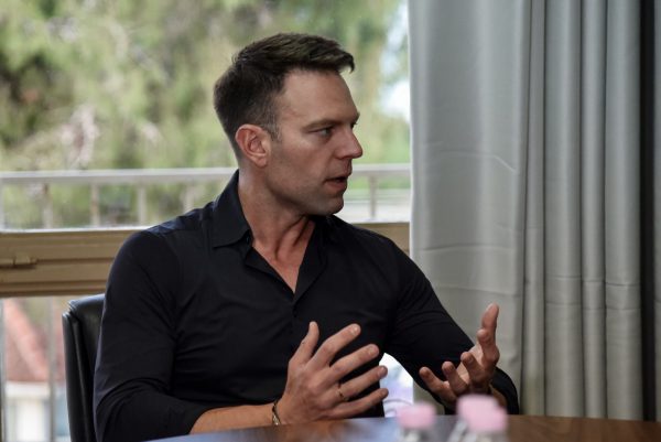 Στο στόχαστρο του Κασσελάκη ο Γεωργιάδης και τα δήθεν χειρόγραφα του Ιησού – Ζητάει την αποπομπή του υπουργού