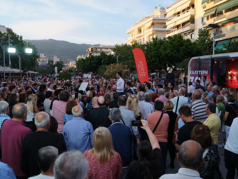 Καλαμάτα: Παρέμβαση για τη Γάζα στην ομιλία Κασσελάκη – Στο βήμα με πλακάτ κατά των επιθέσεων στη Ράφα