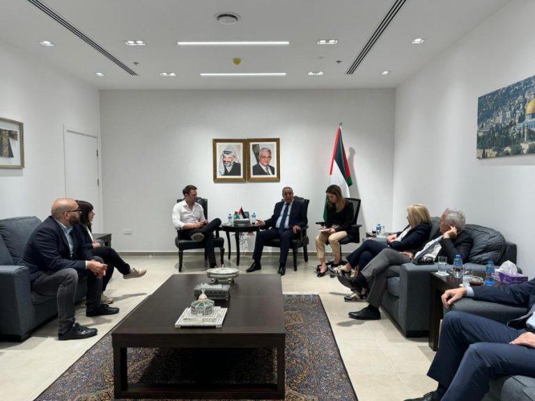 «Δεν δεχόμαστε υποδείξεις για τη στάση μας» απαντά η Σβίγκου στον Ισραηλινό πρέσβη – «Μονομερής η στάση ΝΔ»