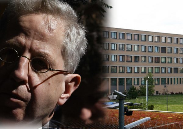 Αρχικατάσκοπος μηνύει την υπηρεσία που διηύθυνε επειδή τον… παρακολουθούσε