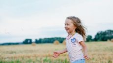 Πώς να μεγαλώσεις υγιή και ευτυχισμένα παιδιά, σύμφωνα με τους ειδικούς του Χάρβαρντ