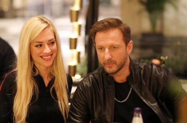 Ο Κώστας Καραφώτης έκανε follow τη σύζυγό του μετά τον γάμο – Το επικό τρολάρισμα