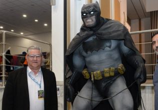 Ο Κουτσούμπας κάνει κόκκινη την Gotham City και τον Μπάτμαν να… ψηφίσει ΚΚΕ
