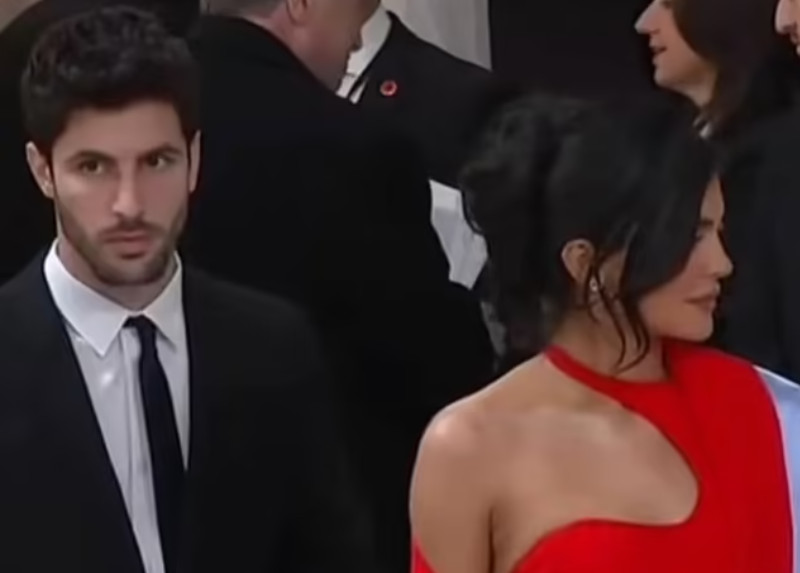 Το μοντέλο που επισκίασε την Kylie Jenner και απολύθηκε από το Met Gala