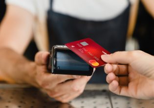 Πάρτε τον έλεγχο των οικογενειακών δαπανών με έως και πέντε προπληρωμένες κάρτες Aircash Mastercard σε ένα μόλις πορτοφόλι!