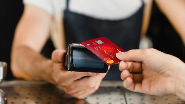 Πάρτε τον έλεγχο των οικογενειακών δαπανών με έως και πέντε προπληρωμένες κάρτες Aircash Mastercard σε ένα μόλις πορτοφόλι!