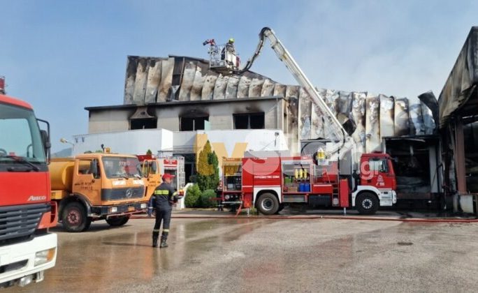 Εισαγγελική παρέμβαση για την πυρκαγιά σε εργοστάσιο στη Λαμία