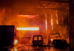 Λαμία: Τα στοιχεία που προβληματίζουν την Πυροσβεστική και «δείχνουν» εμπρησμό στο εργοστάσιο