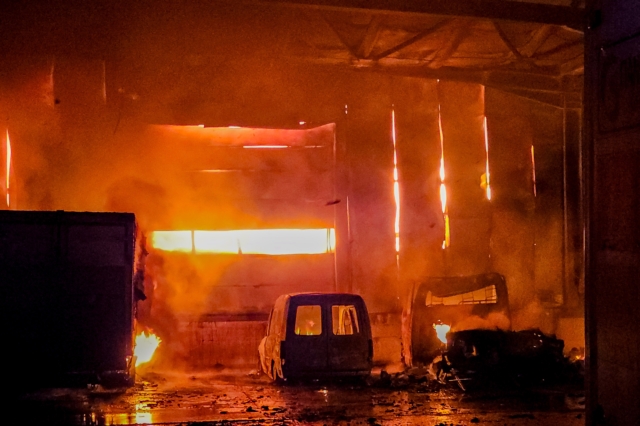 Λαμία: Τα στοιχεία που προβληματίζουν την Πυροσβεστική και «δείχνουν» εμπρησμό στο εργοστάσιο
