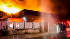 Φουντώνουν τα σενάρια για την πυρκαγιά στο εργοστάσιο στη Λαμία