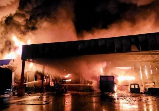 Λαμία: Νέα στοιχεία για την φωτιά στο εργοστάσιο – Ο αυτόπτης μάρτυρας και οι κάμερες ασφαλείας