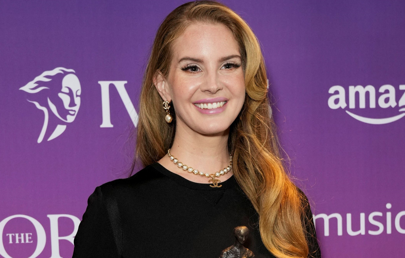 Η Λάνα Ντελ Ρέι τιμήθηκε με βραβείο Άιβορ Νοβέλο