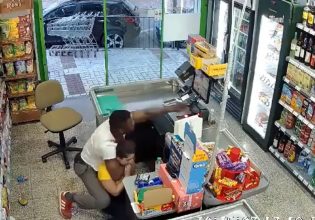 Σοκαριστικό βίντεο: Η στιγμή που ληστής προσπαθεί να πνίξει γυναίκα σε σούπερ μάρκετ της Ισπανίας