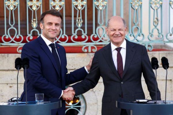 Μακρόν – Σολτς: Η Ουκρανία μπορεί να χτυπήσει με δυτικά όπλα ορισμένους στόχους στη Ρωσία