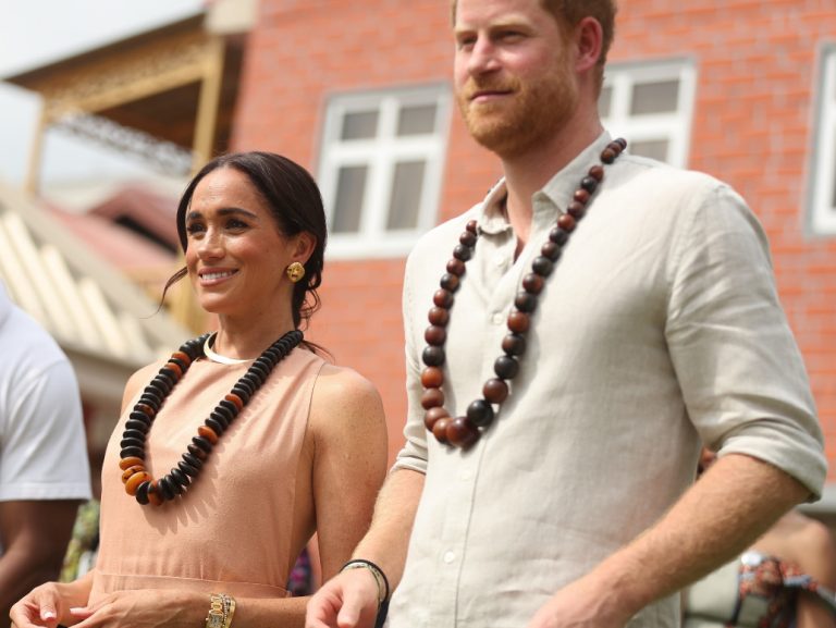 Οι κατηγορίες της Πρώτης Κυρίας της Νιγηρίας για τη «γύμνια» της Meghan Markle