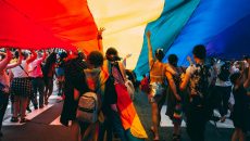 Η χειρότερη χώρα στην Ευρώπη για τα ΛΟΑΤΚΙ+ άτομα – Η θέση της Ελλάδας