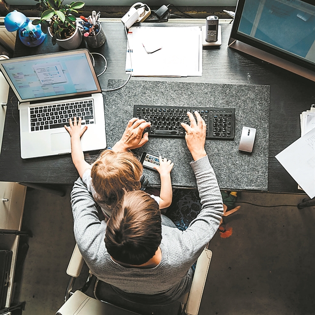 Υβριδική εργασία: Οι «Παρασκευές από το σπίτι» έρχονται για να μείνουν