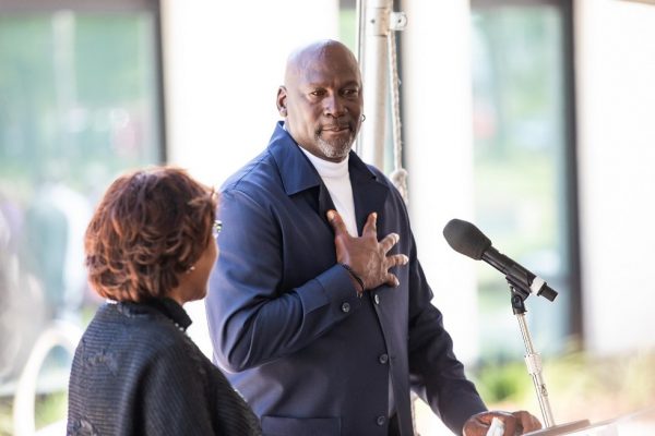 Δωρεά 10 εκατ. δολαρίων από τον Μάικλ Τζόρνταν, σε τρίτη κλινική για ανασφάλιστους πολίτες