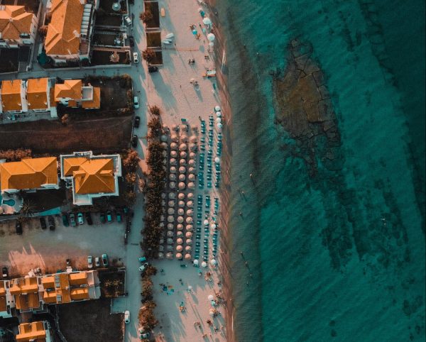 Οι πρώτες πτήσεις drones στη Χαλκιδική για έλεγχο παραβάσεων σε αιγιαλό και παραλίες