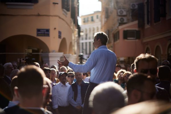 Κέρκυρα: Διαμαρτυρία για τα Τέμπη την ώρα της ομιλίας Μητσοτάκη – Ο έντονος διάλογος on camera