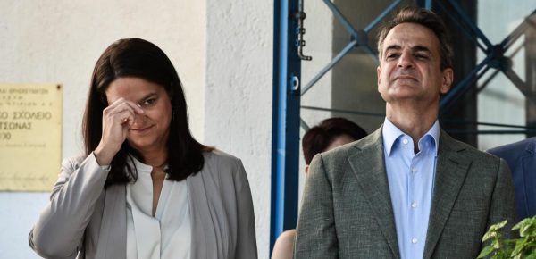 Στον «τάκο» η Κεραμέως από Μενουδάκο, η αντιπολίτευση ζητά να παραιτηθεί και ο Μητσοτάκης να τον καταπιεί η γη