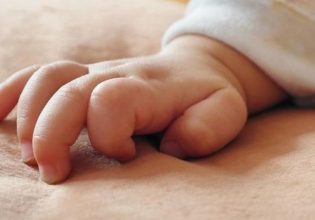 Θήβα: Τραγωδία με νεκρό μωρό 1,5 έτους – Εξετάζονται οι συνθήκες θανάτου