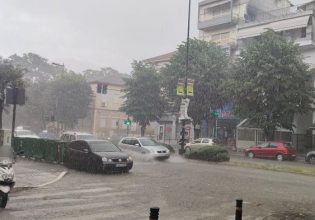 Ξαφνικό μπουρίνι έπληξε τα Ιωάννινα – διεκόπη η κυκλοφορία σε δρόμο λόγω συσσώρευσης υδάτων
