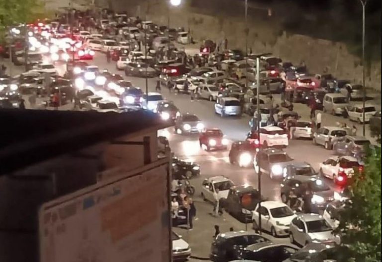 Ιταλία: Κόσμος έχει βγει στον δρόμο εξαιτίας σεισμικών δονήσεων (δείτε βίντεο)