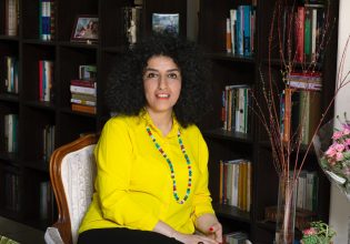 Ιράν: Σε νέα δίκη η Ναργκίς Μοχαμαντί – Κατηγορεί αστυνομικούς για σεξουαλικές επιθέσεις