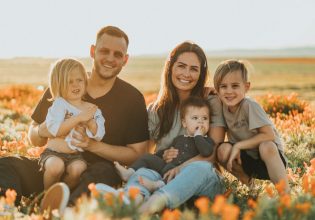 Προνόμια πολυτέκνων θα απολαμβάνουν οι τρίτεκνοι με το πακέτο μέτρων για το δημογραφικό