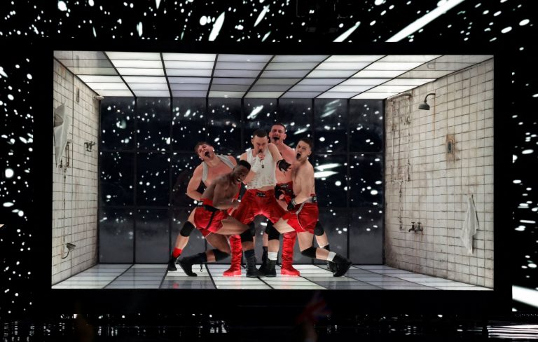 Ο Olly Alexander σπάει τη σιωπή του μετά την εφιαλτική νύχτα στη Eurovision