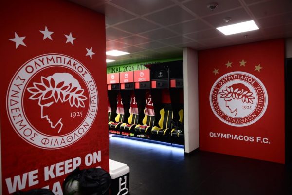 Τα «ερυθρόλευκα» αποδυτήρια στο γήπεδο της Νέας Φιλαδέλφειας (pics+vid)