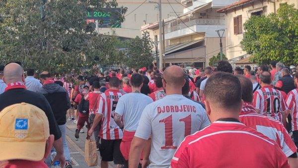 Μπήκαν στο γήπεδο οι πρώτοι οπαδοί του Ολυμπιακού (vid)