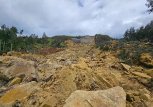 Παπούα Νέα Γουινέα: Απομακρύνουν εσπευσμένα χιλιάδες ανθρώπους εξαιτίας φόβων για νέα κατολίσθηση