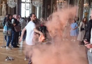 Παρίσι: Ακτιβιστές έριξαν πορτοκαλί σκόνη στο Παλάτι των Βερσαλλιών