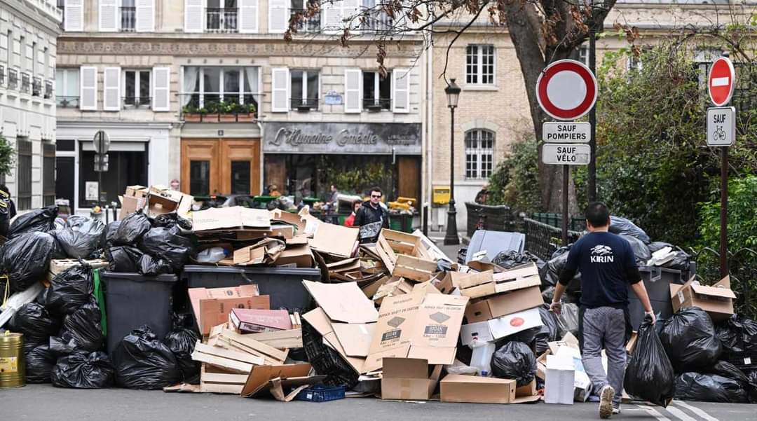 Γαλλία: Απειλούν να μετατρέψουν το Παρίσι σε σκουπιδότοπο