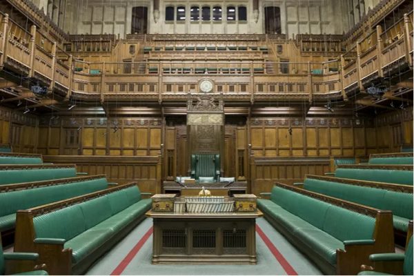 Βρετανία: Διαλύθηκε επισήμως το Κοινοβούλιο τη νύχτα και ξεκινάει η προεκλογική εκστρατεία